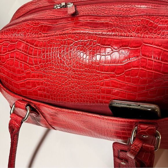 Bath & body Works Croc  XL Duffle Bag - Picture 12 of 15